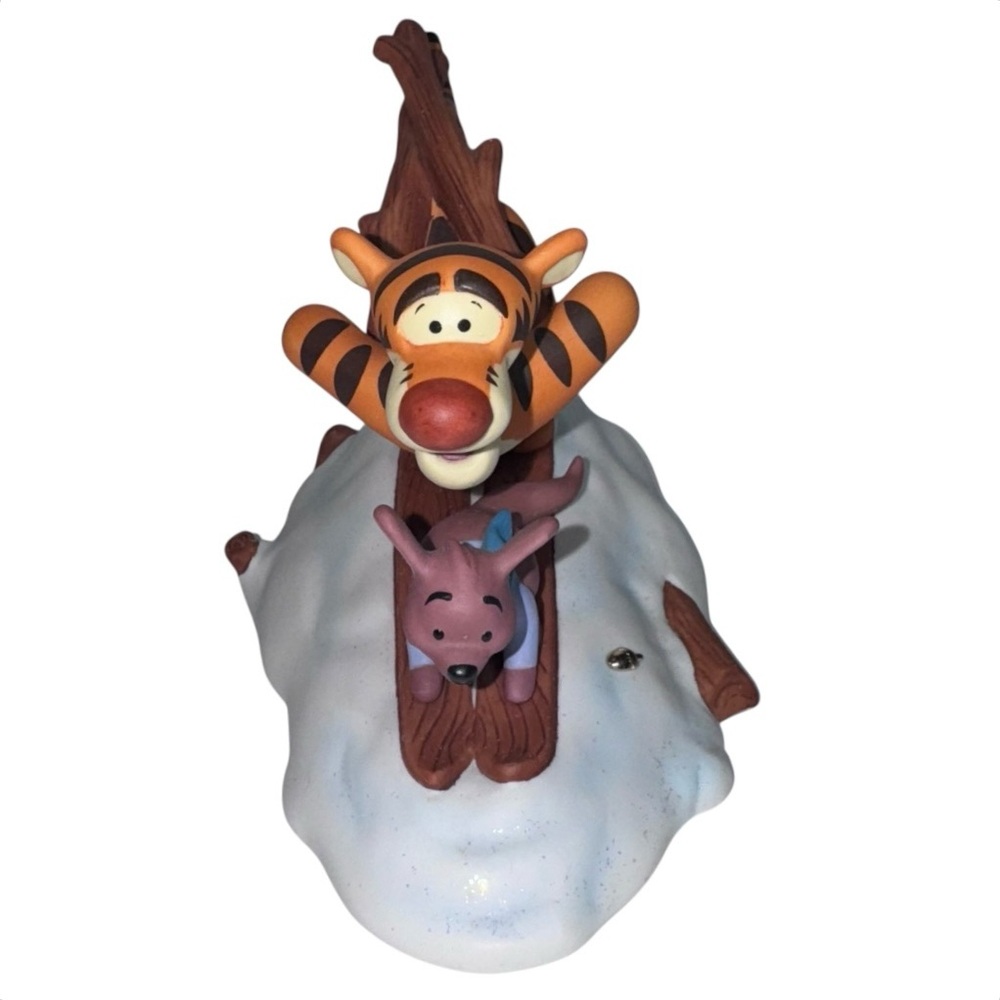 Pooh & Friends (NWT) 1990 “Look out snow! Here we go!” collectible figurine - Picture 12 of 14
